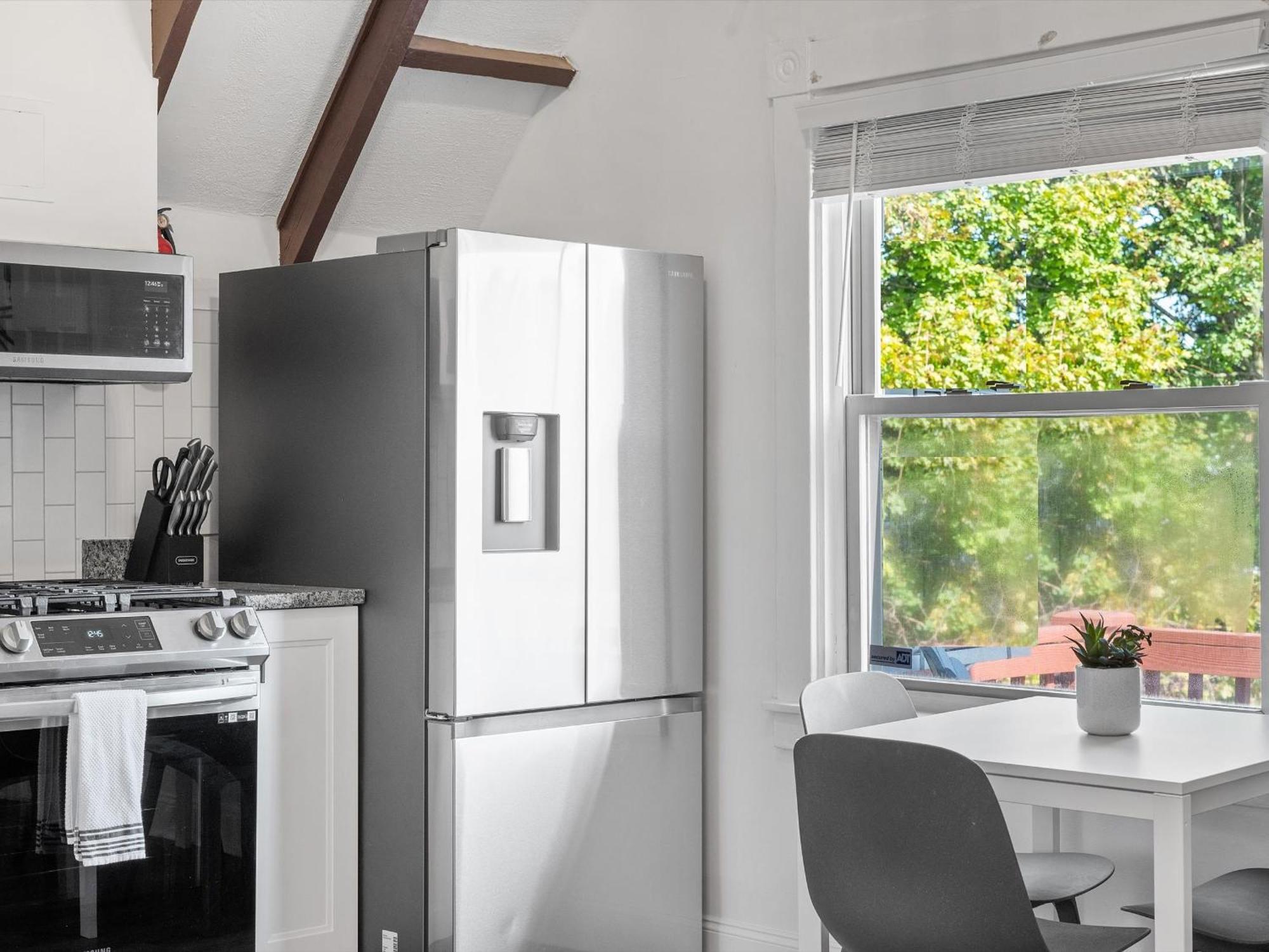 Apartment Shadyside, Pittsburgh, Modern And Stylish 1 Bedroom Unit5 With Free Parking