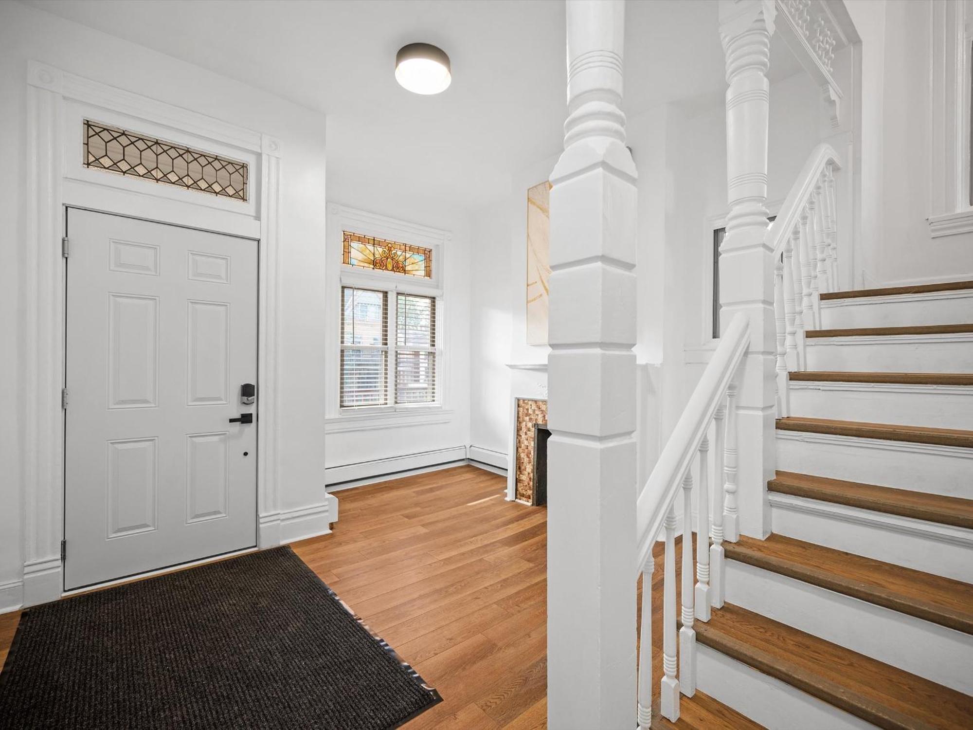 Shadyside, Pittsburgh, Modern And Stylish 1 Bedroom Unit5 With Free Parking Apartment Pittsburgh