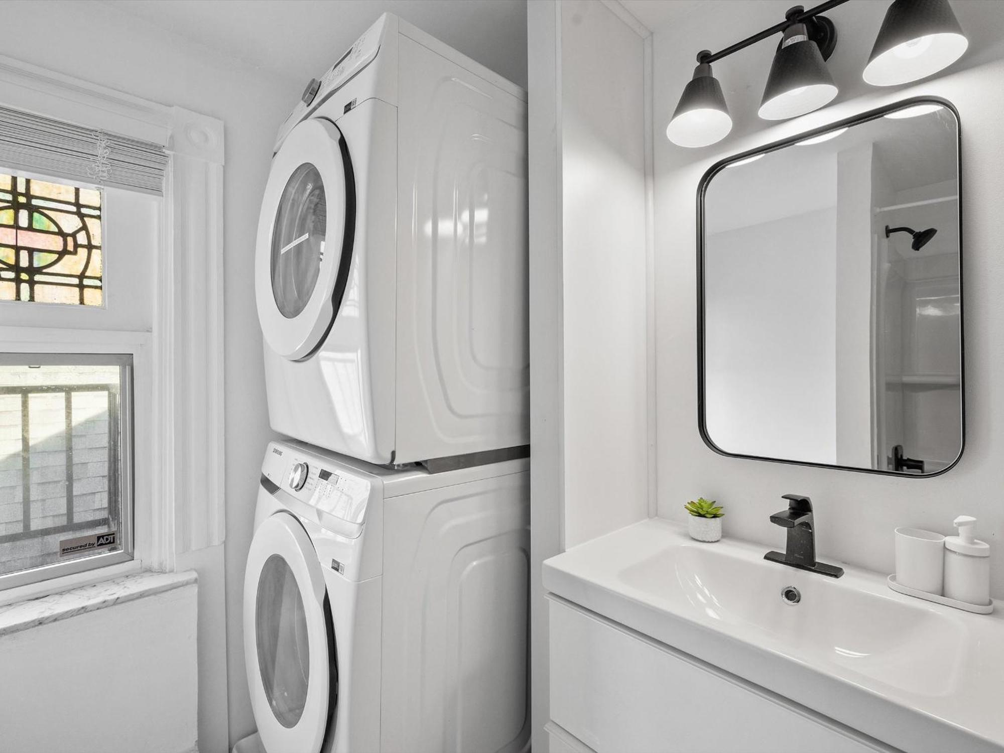 Shadyside, Pittsburgh, Modern And Stylish 1 Bedroom Unit5 With Free Parking * Pittsburgh