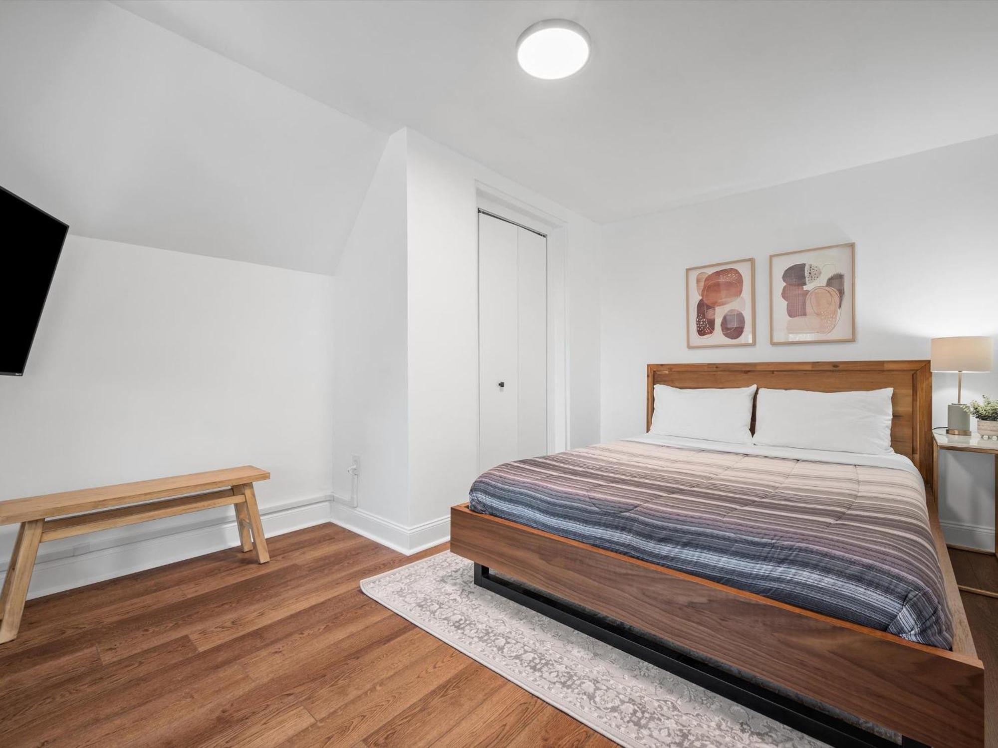 Shadyside, Pittsburgh, Modern And Stylish 1 Bedroom Unit5 With Free Parking Apartment