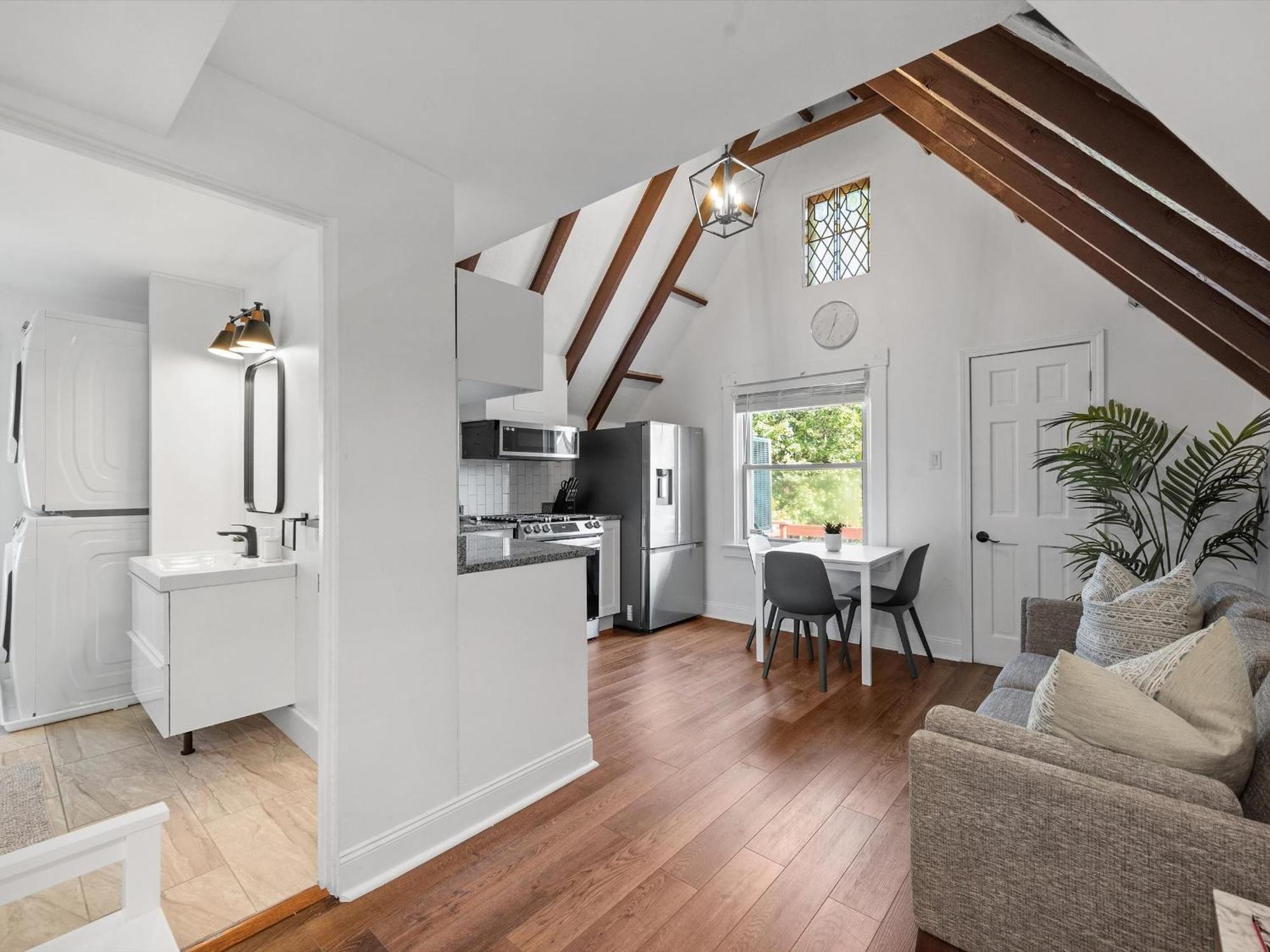 Shadyside, Pittsburgh, Modern And Stylish 1 Bedroom Unit5 With Free Parking Pittsburgh